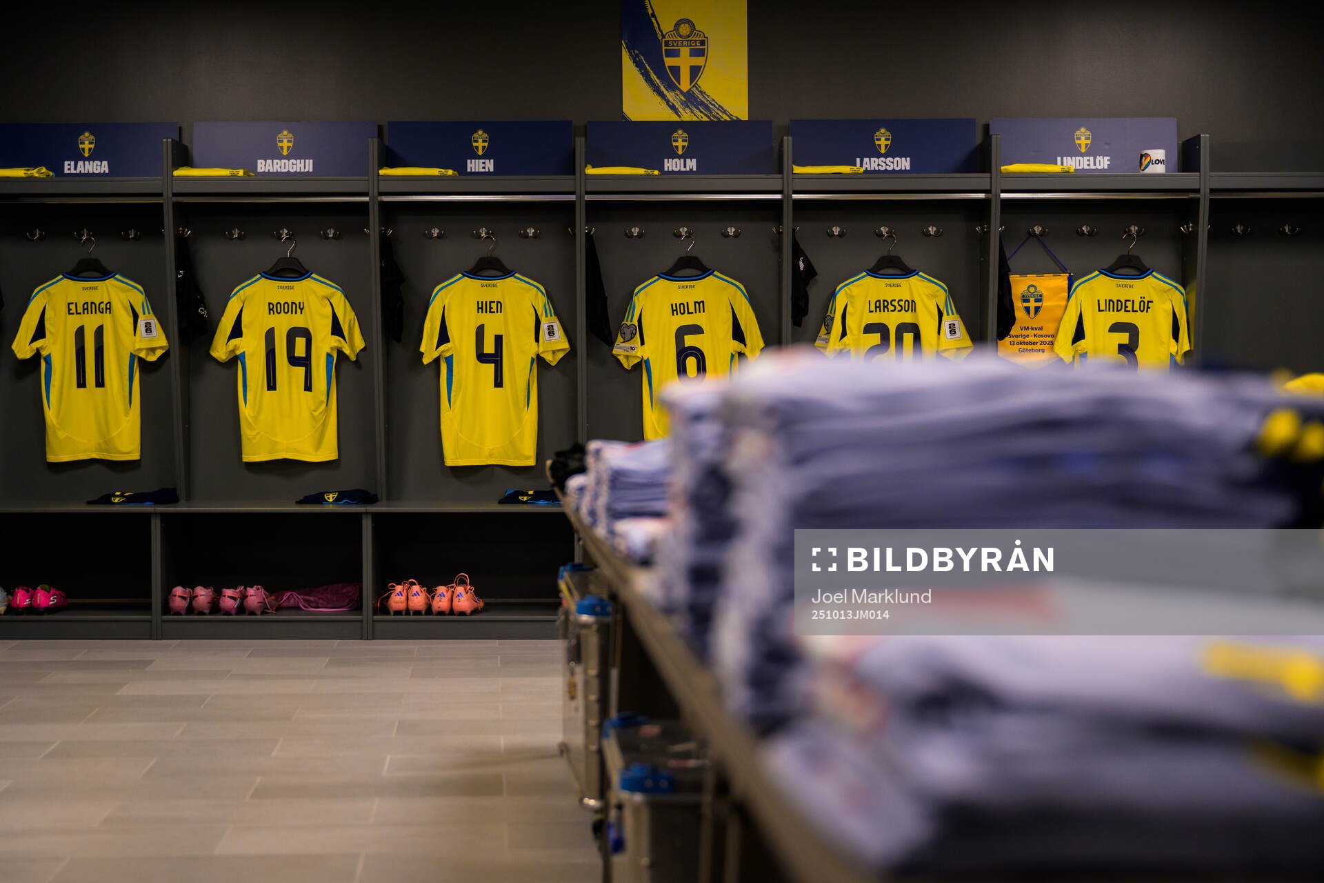 The jerseys of Anthony Elanga, Roony Bardghji, Isak Hien,