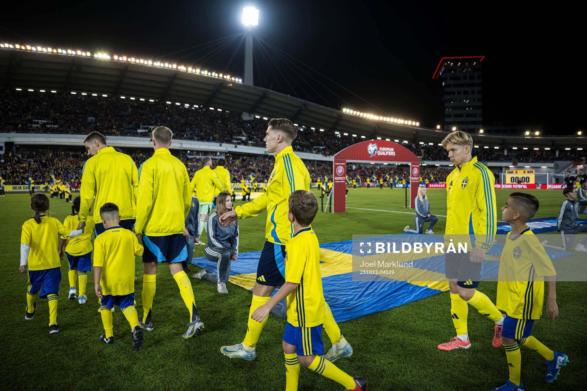 Viktor Gyökeres and Daniel Svensson of Sweden enters the