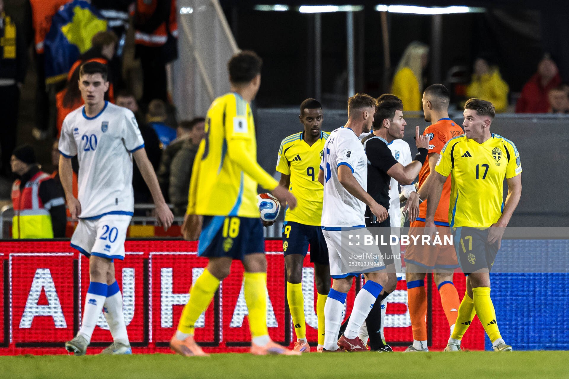Referee Danny Makkelie and Viktor Gyökeres of Sweden