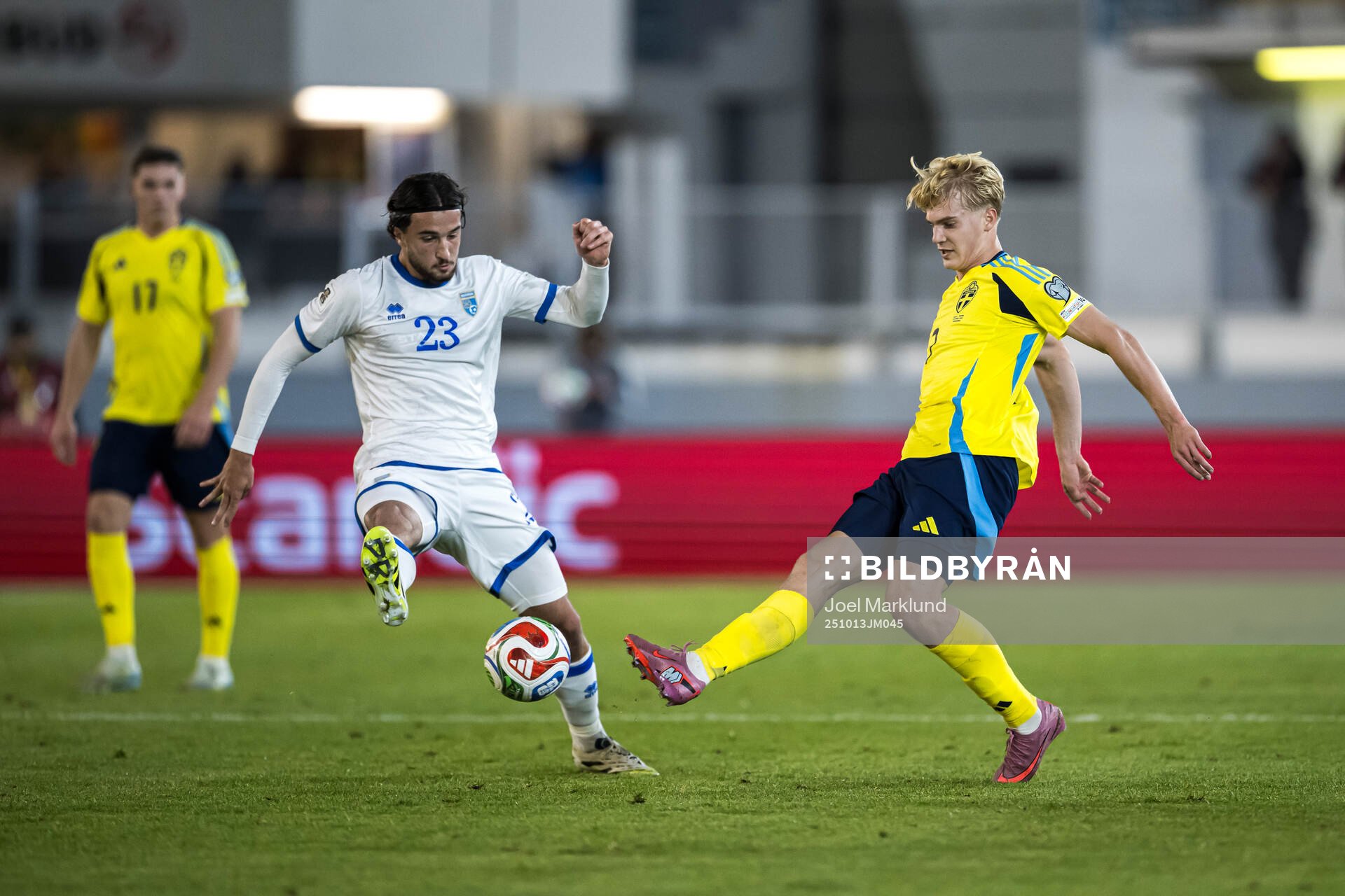 Leon Avdullahu of Kosovo and Lucas Bergvall of Sweden