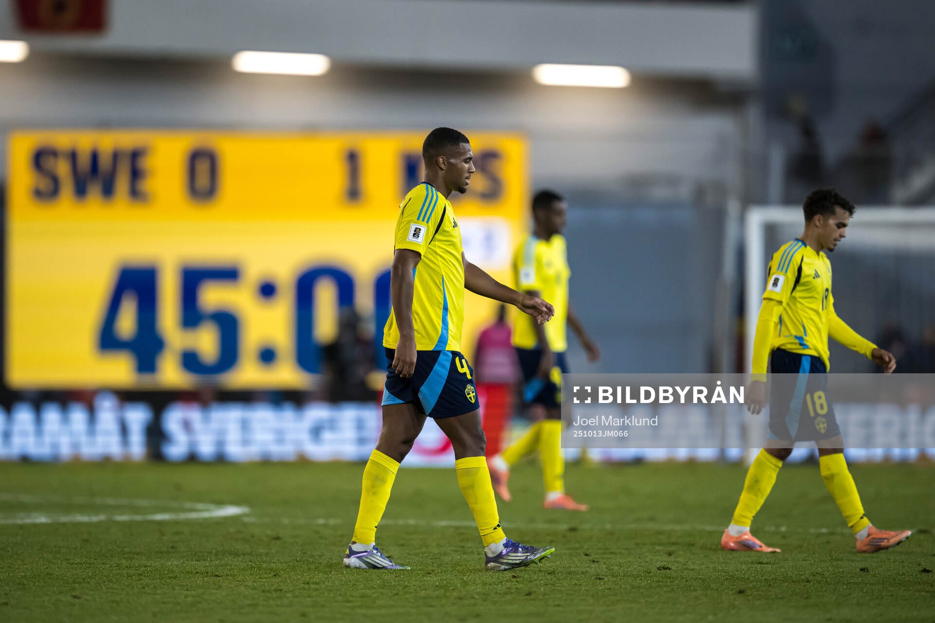 Isak Hien and Yasin Ayari of Sweden look dejected