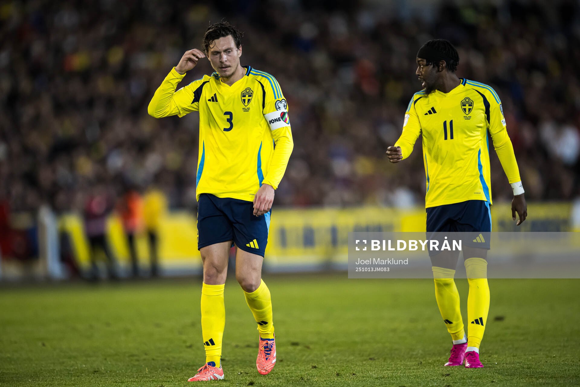 Victor Nilsson Lindelöf and Anthony Elanga of Sweden