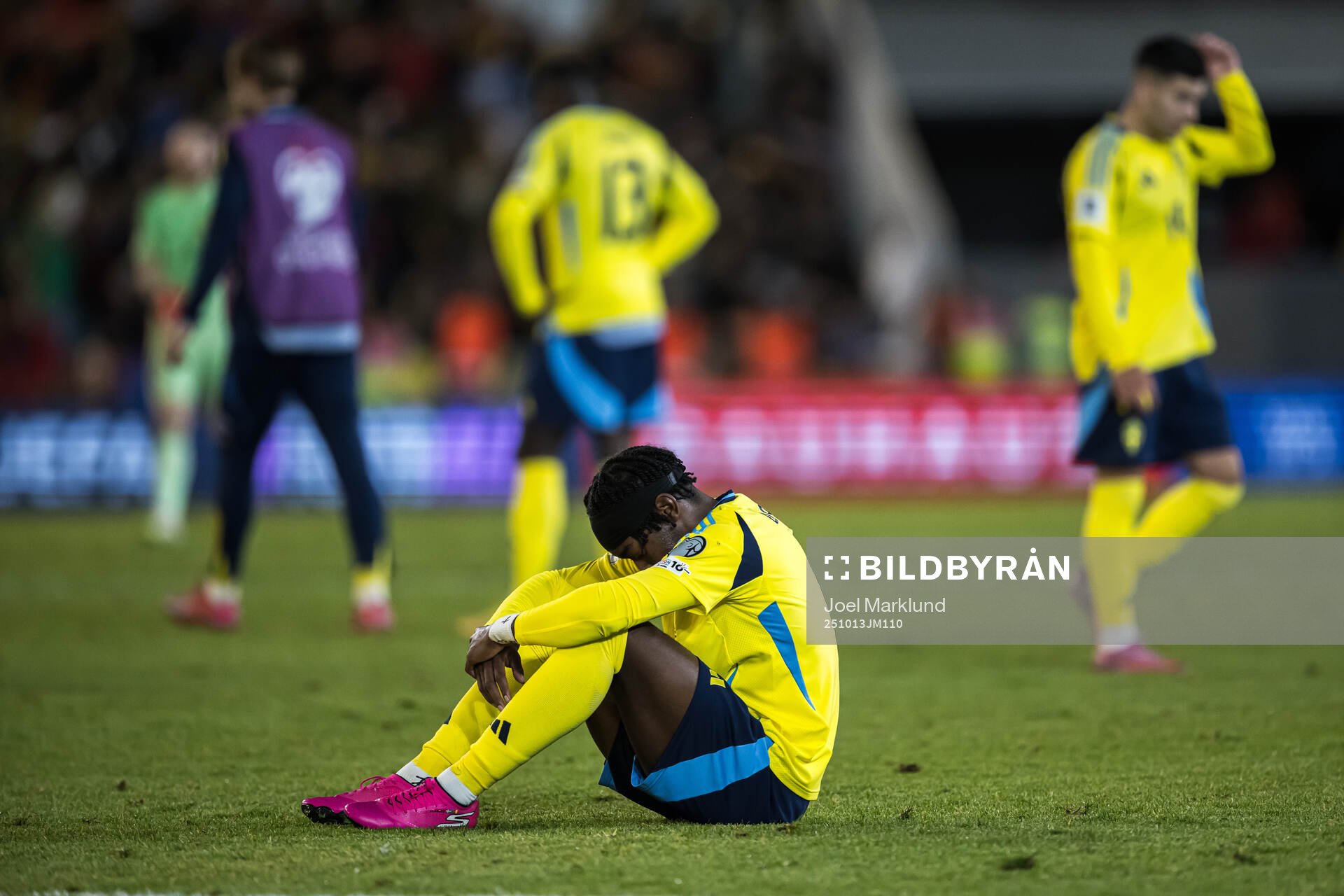 Anthony Elanga of Sweden looks dejected