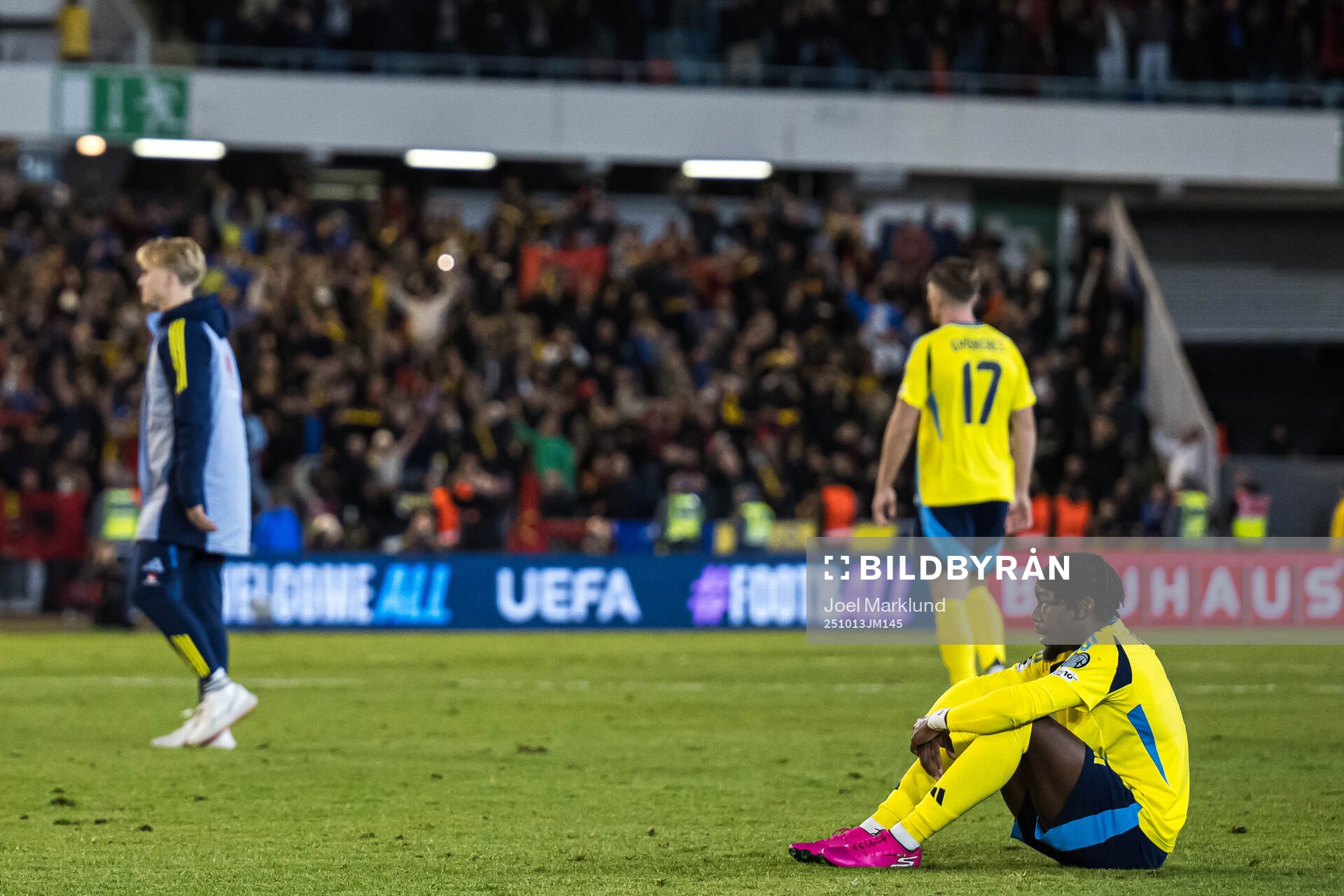 Anthony Elanga of Sweden looks dejected