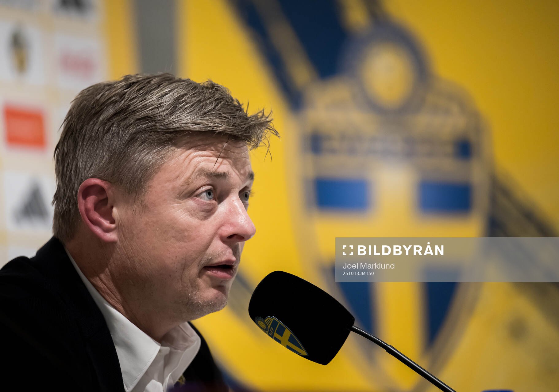 Head coach Jon Dahl Tomasson of Sweden
