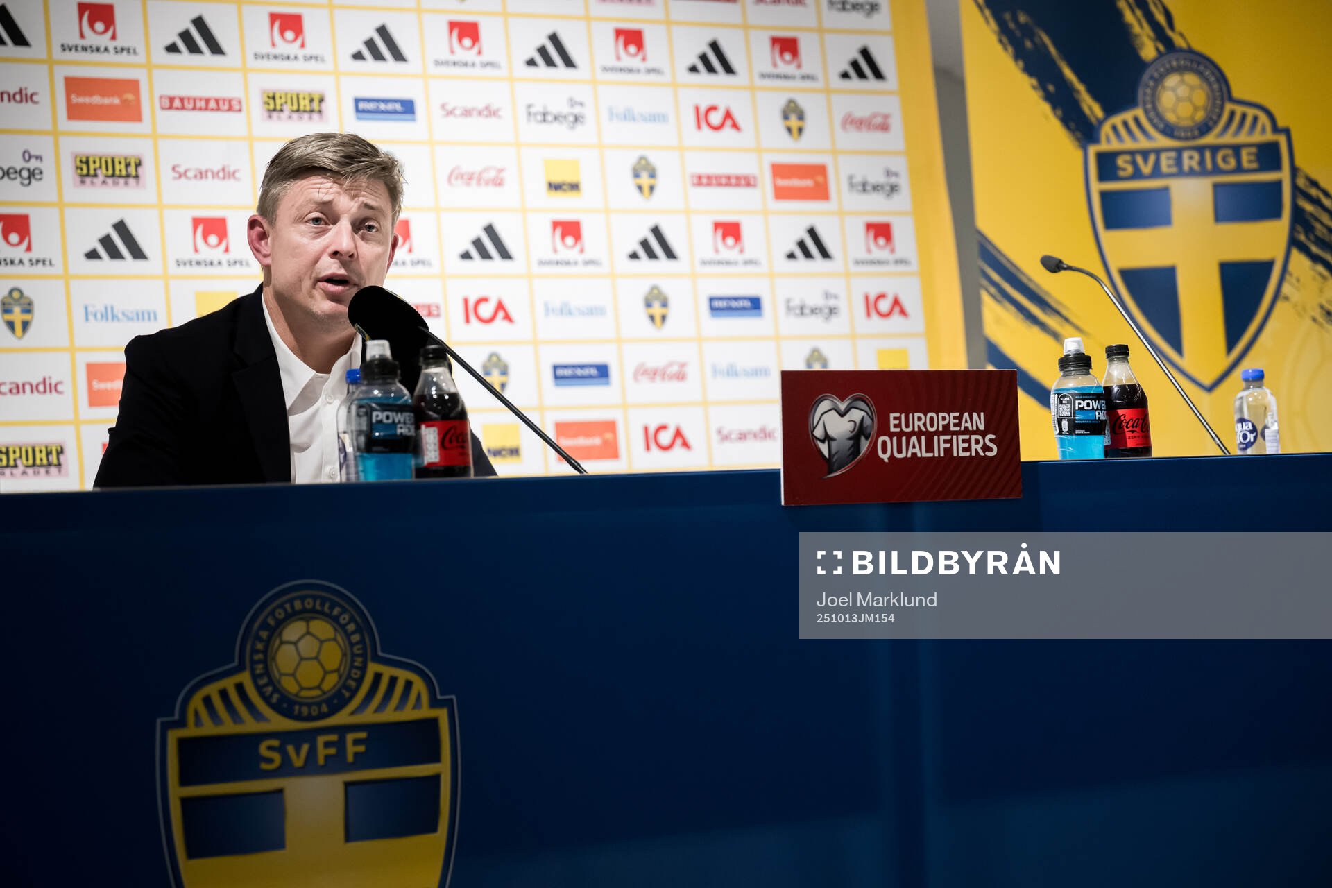 Head coach Jon Dahl Tomasson of Sweden