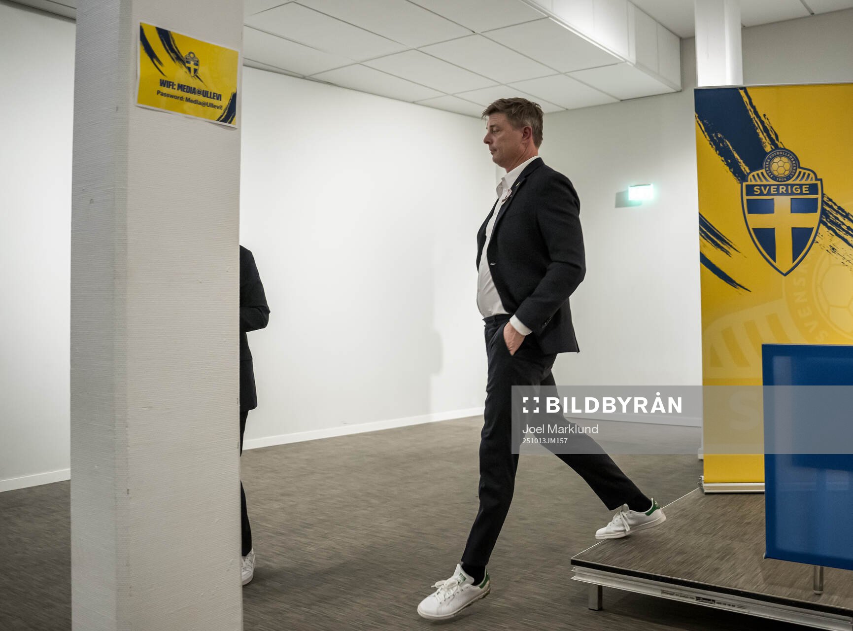 Head coach Jon Dahl Tomasson of Sweden