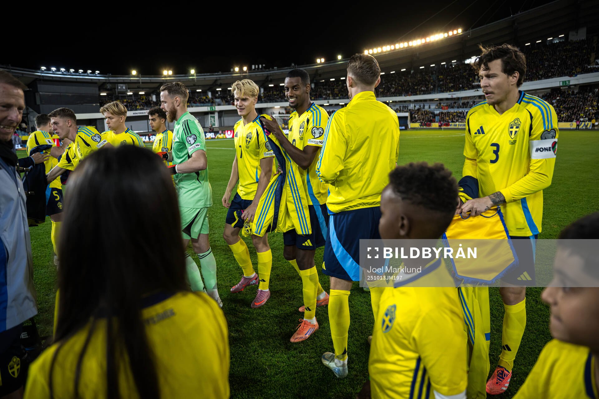 Mascots walk in front of goalkeeper Viktor Johansson, Lucas