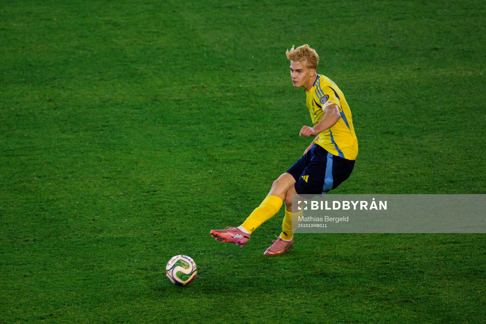 Lucas Bergvall of Sweden