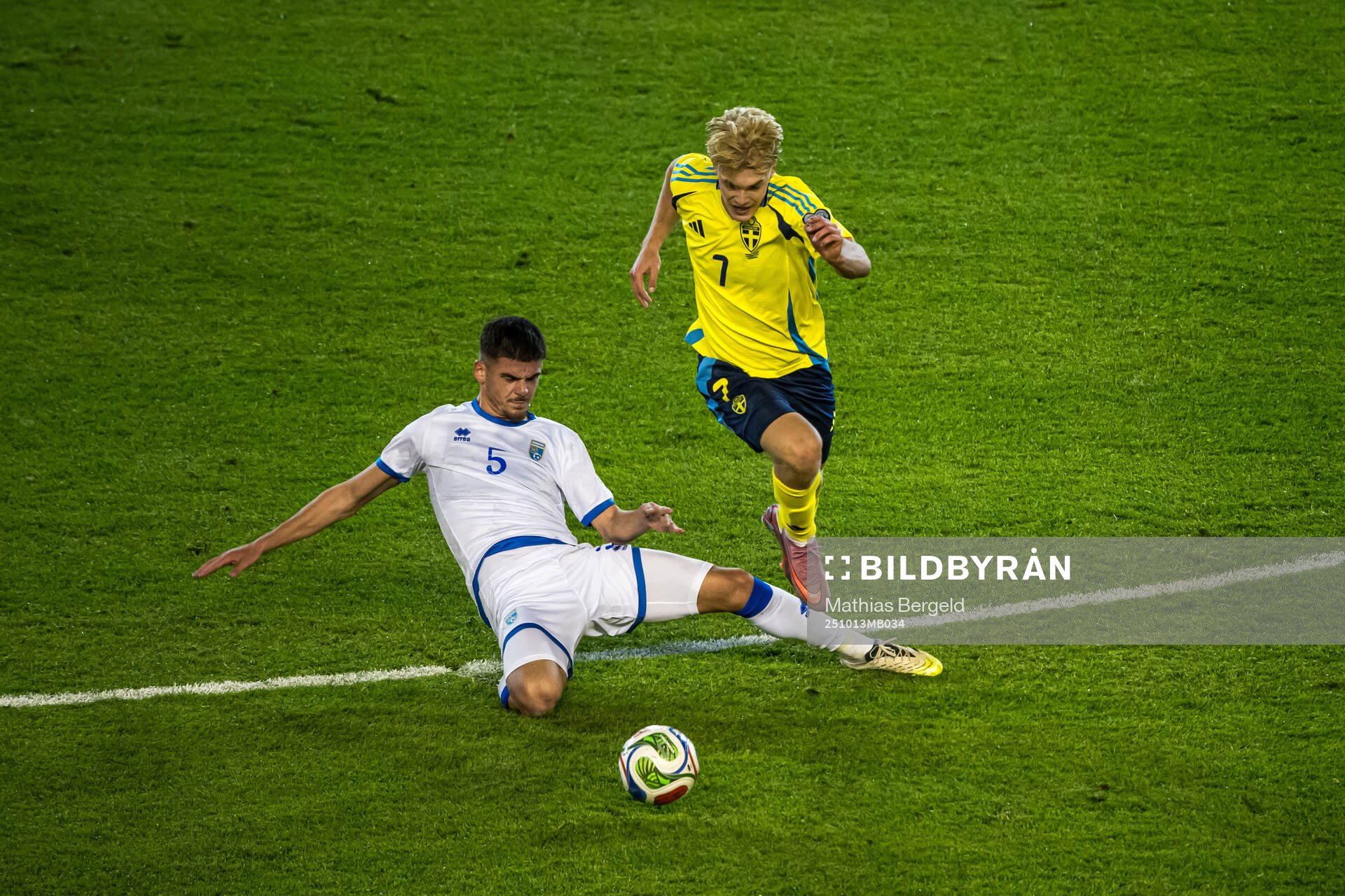 Albian Hajdari of Kosovo and Lucas Bergvall ++sduring the
