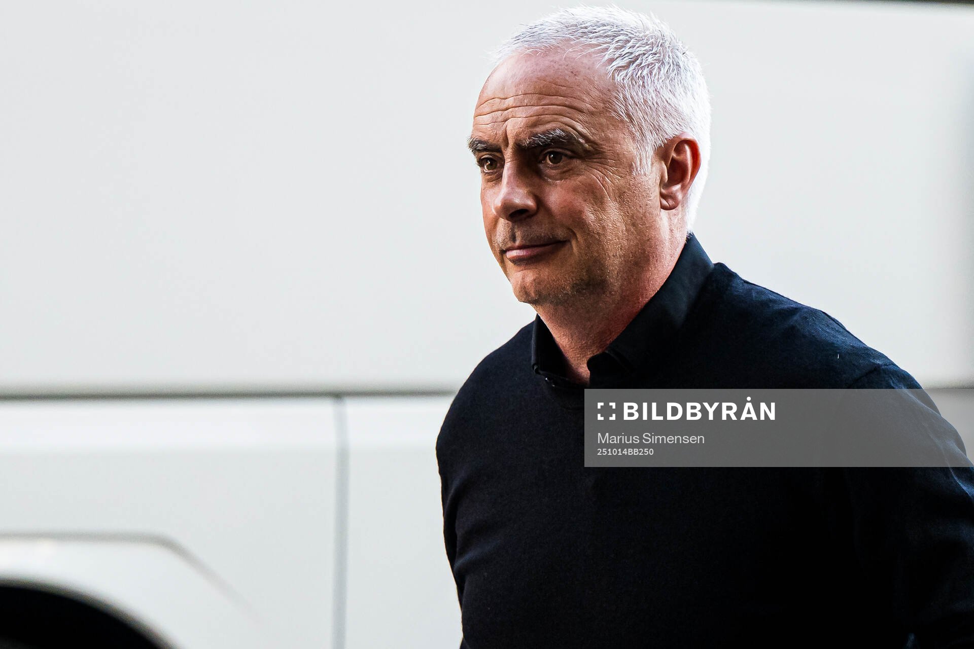 Head coach Darren Bazeley of New Zealand arrives