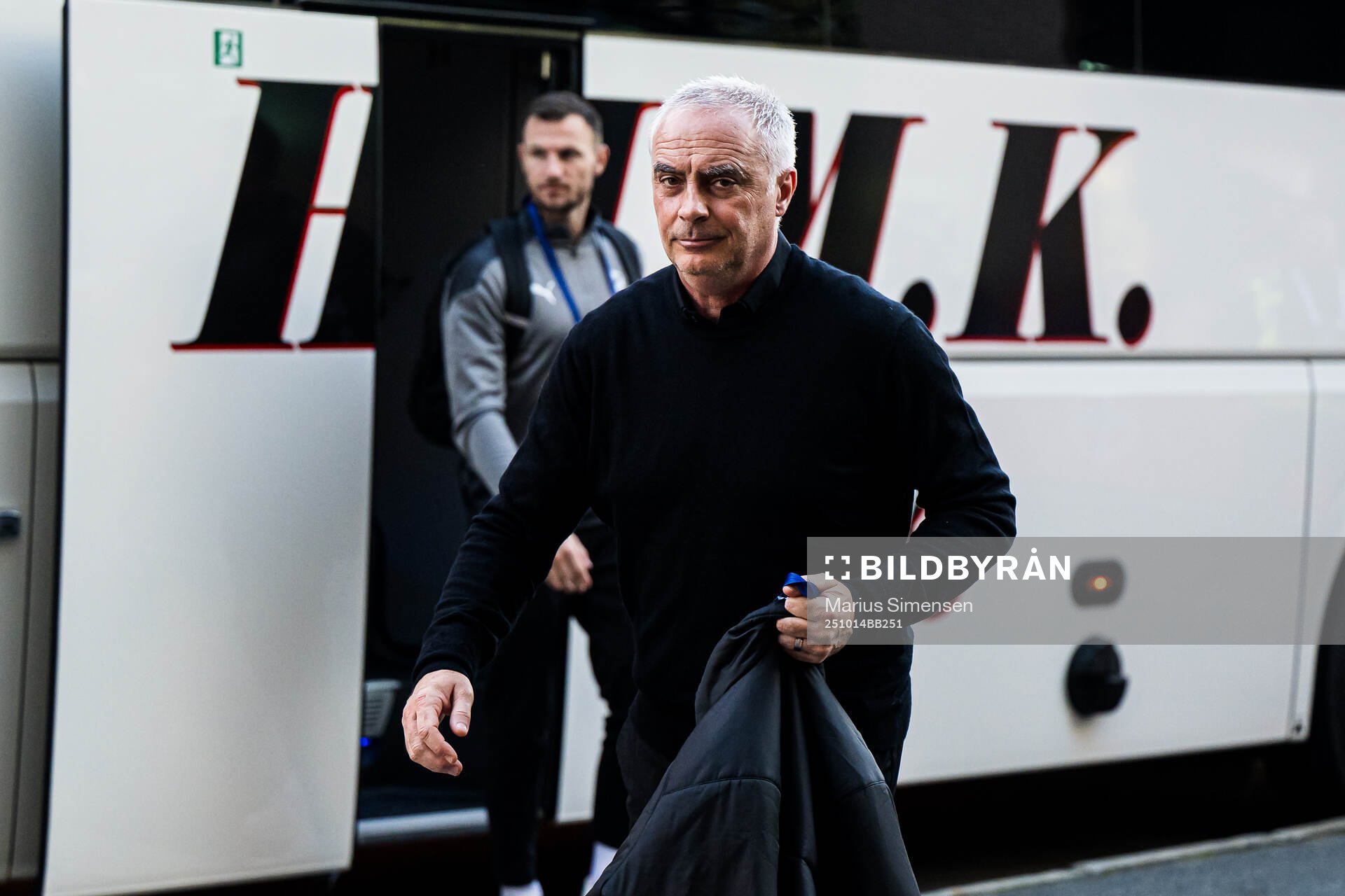 Head coach Darren Bazeley of New Zealand arrives