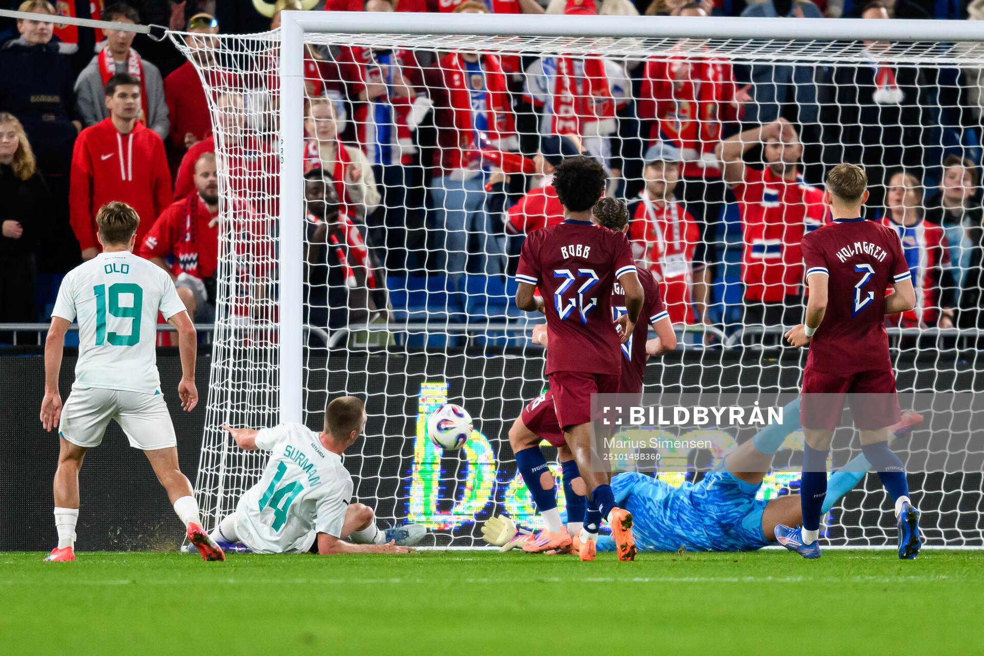 Finn Surman of New Zealand scores the 0-1 goal