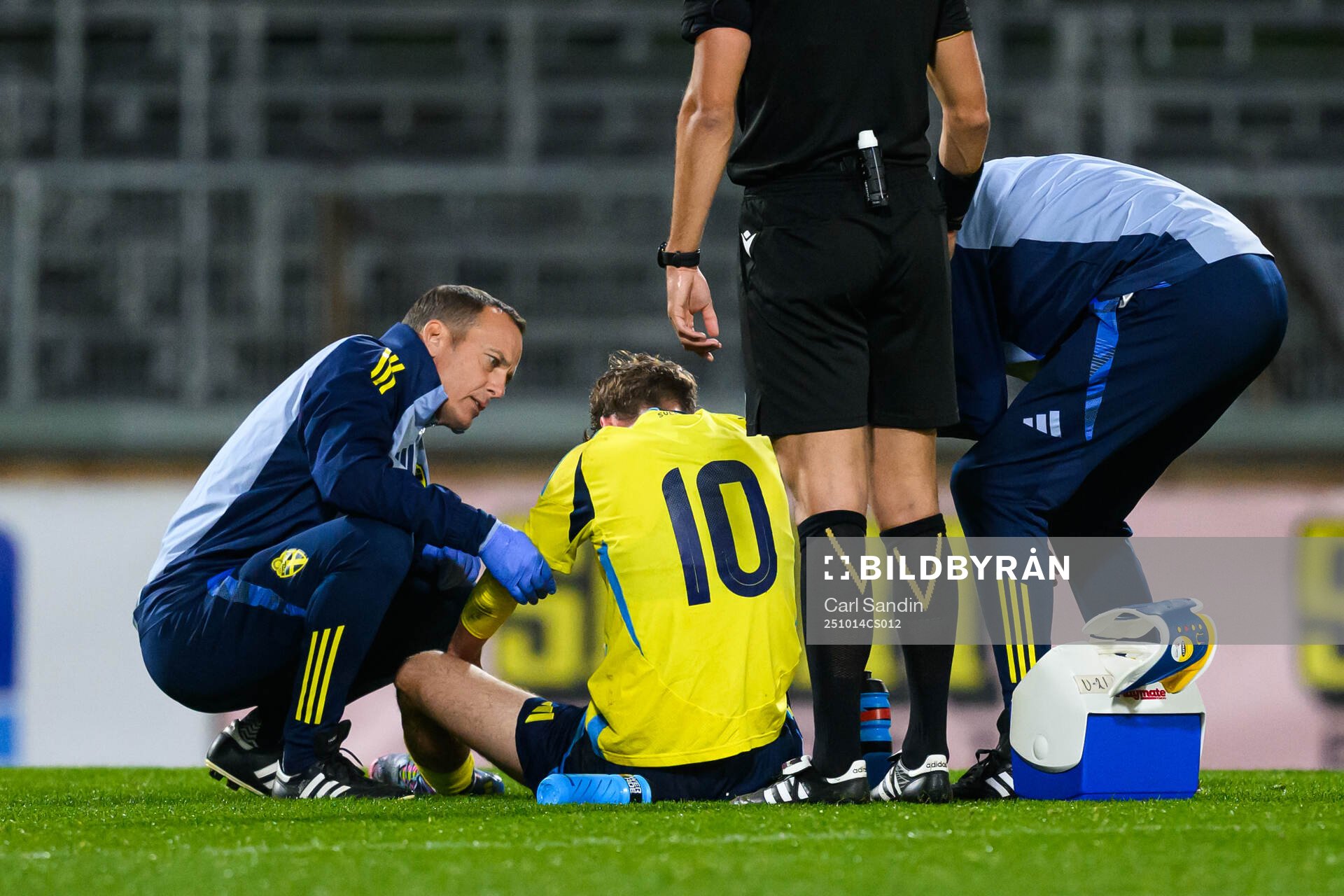 Williot Swedberg of Sweden receives medical attention