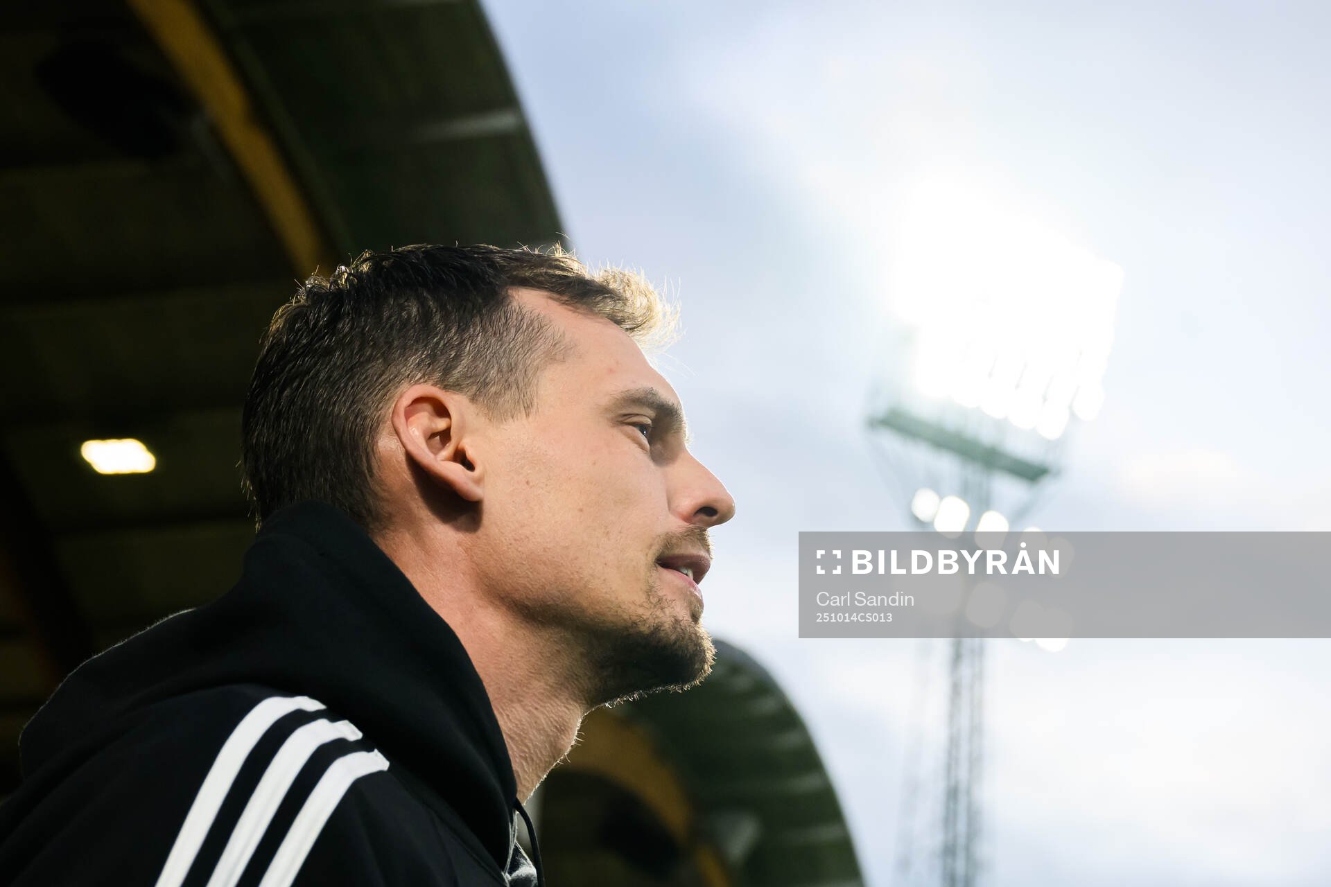 Head coach Daniel Bäckström of Sweden