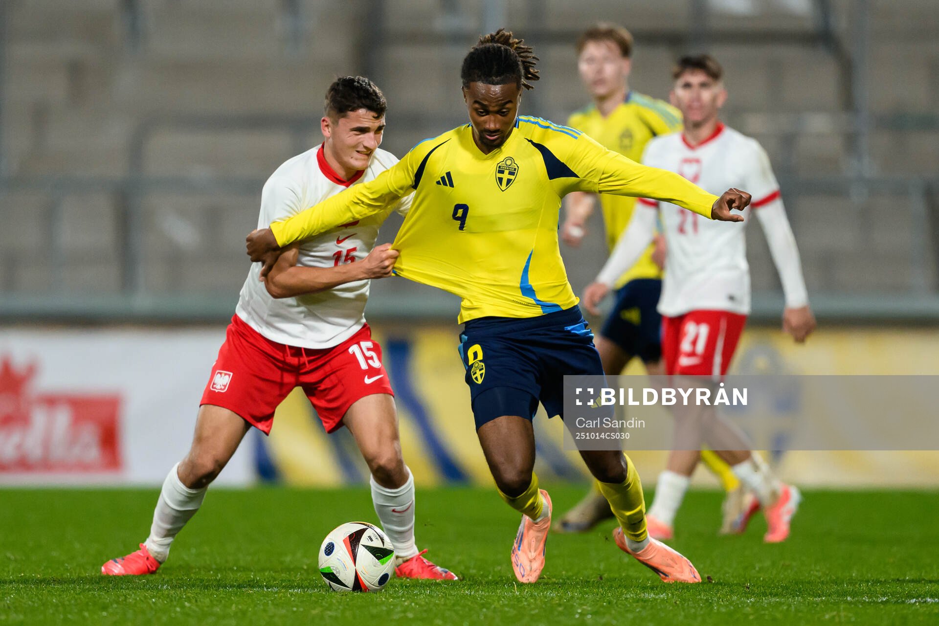 Filip Kocaba of Poland and Jonah Kusi-Asare of Sweden