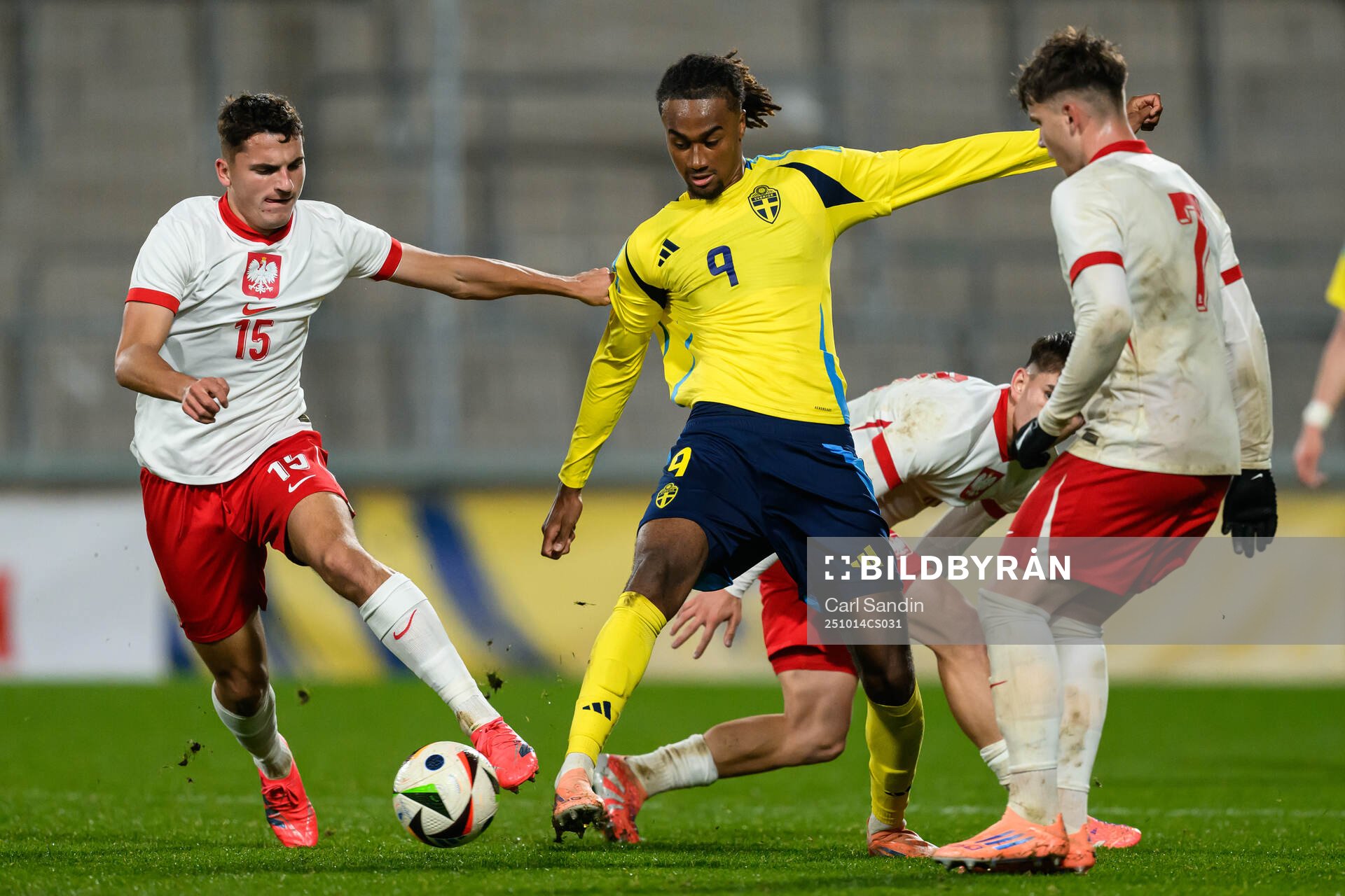 Filip Kocaba of Poland and Jonah Kusi-Asare of Sweden