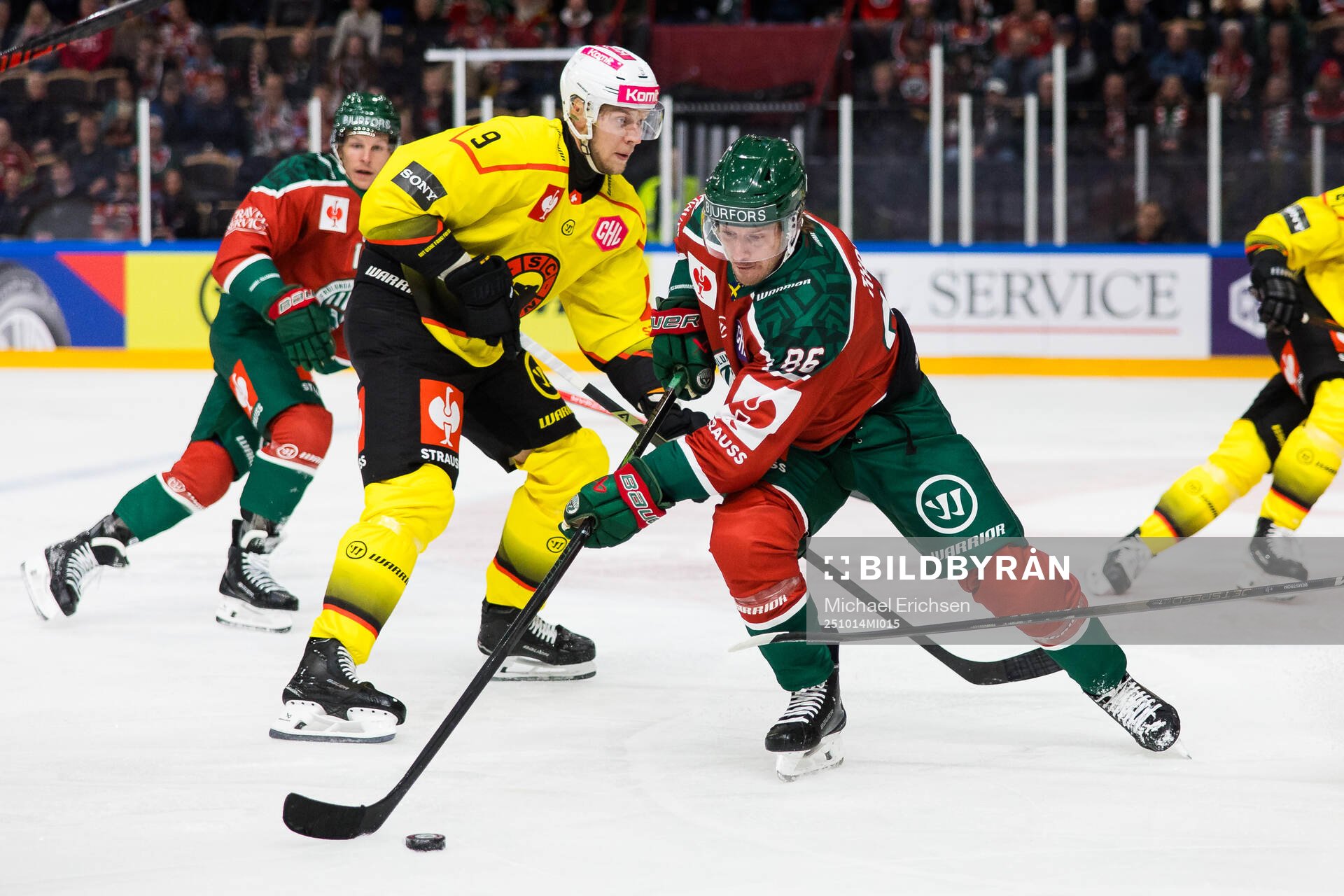 Erik Thorell of Frölunda and Victor Ejdsell of SC Bern