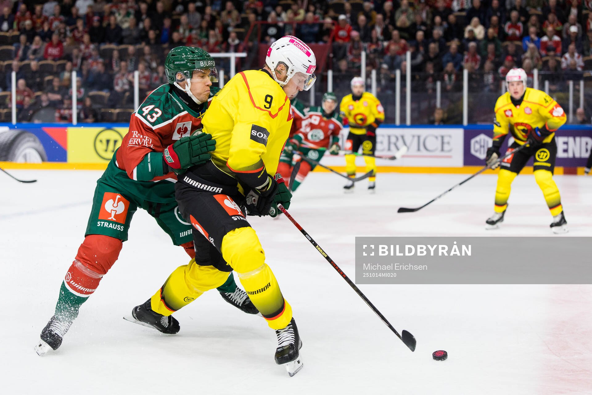 Tom Nilsson of Frölunda and Victor Ejdsell of SC Bern