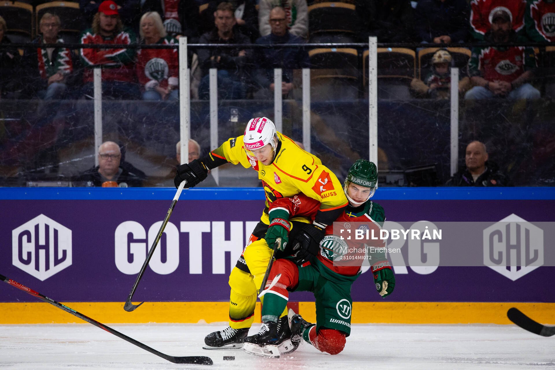 Victor Ejdsell of SC Bern and Jere Innala of Frölunda