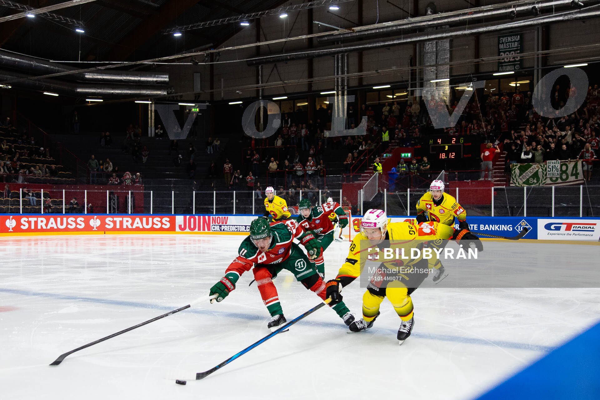 Max Lindholm of Frölunda and Benjamin Baumgartner of SC