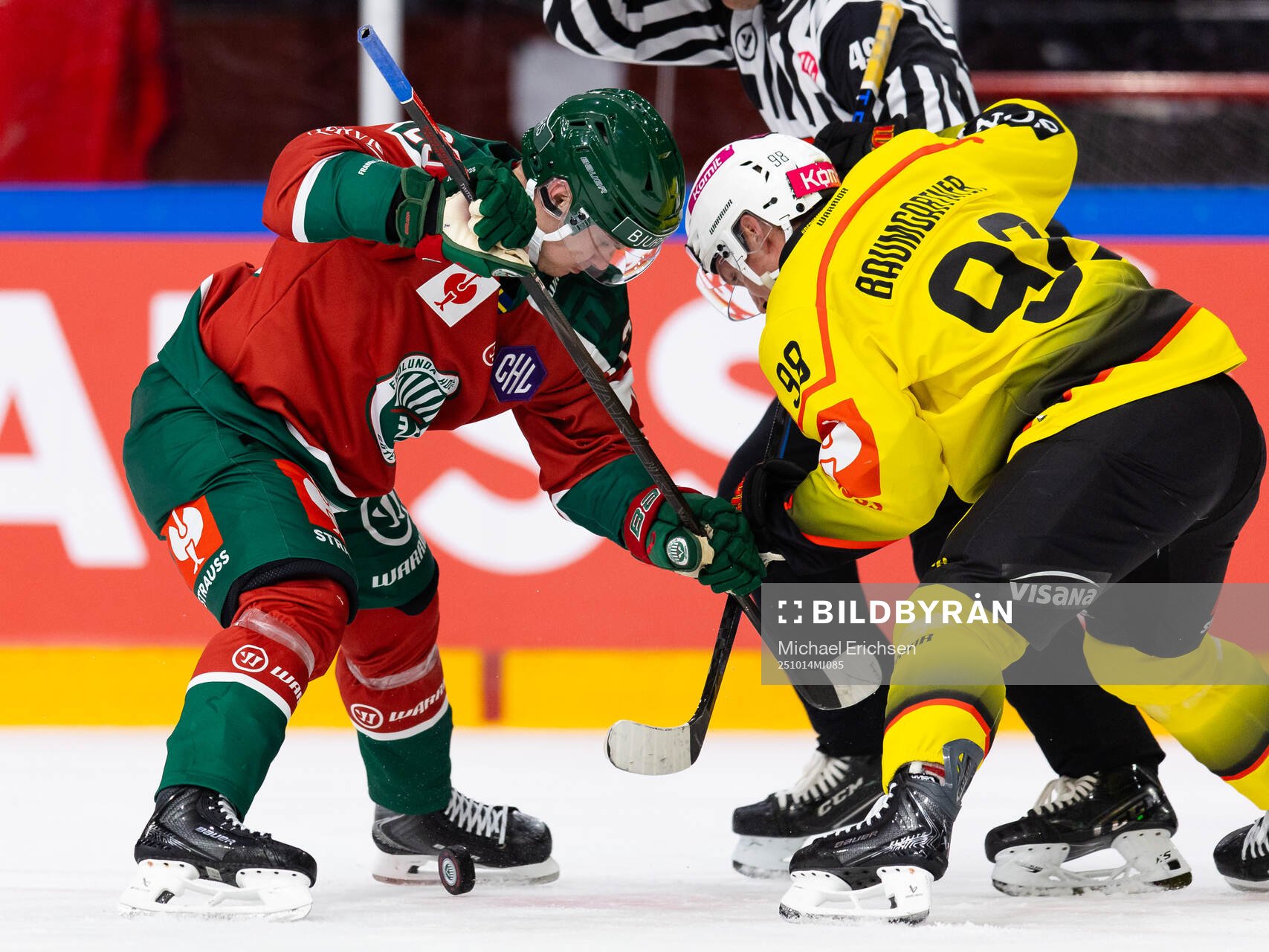 Arttu Ruotsalainen of Frölunda and Benjamin Baumgartner of