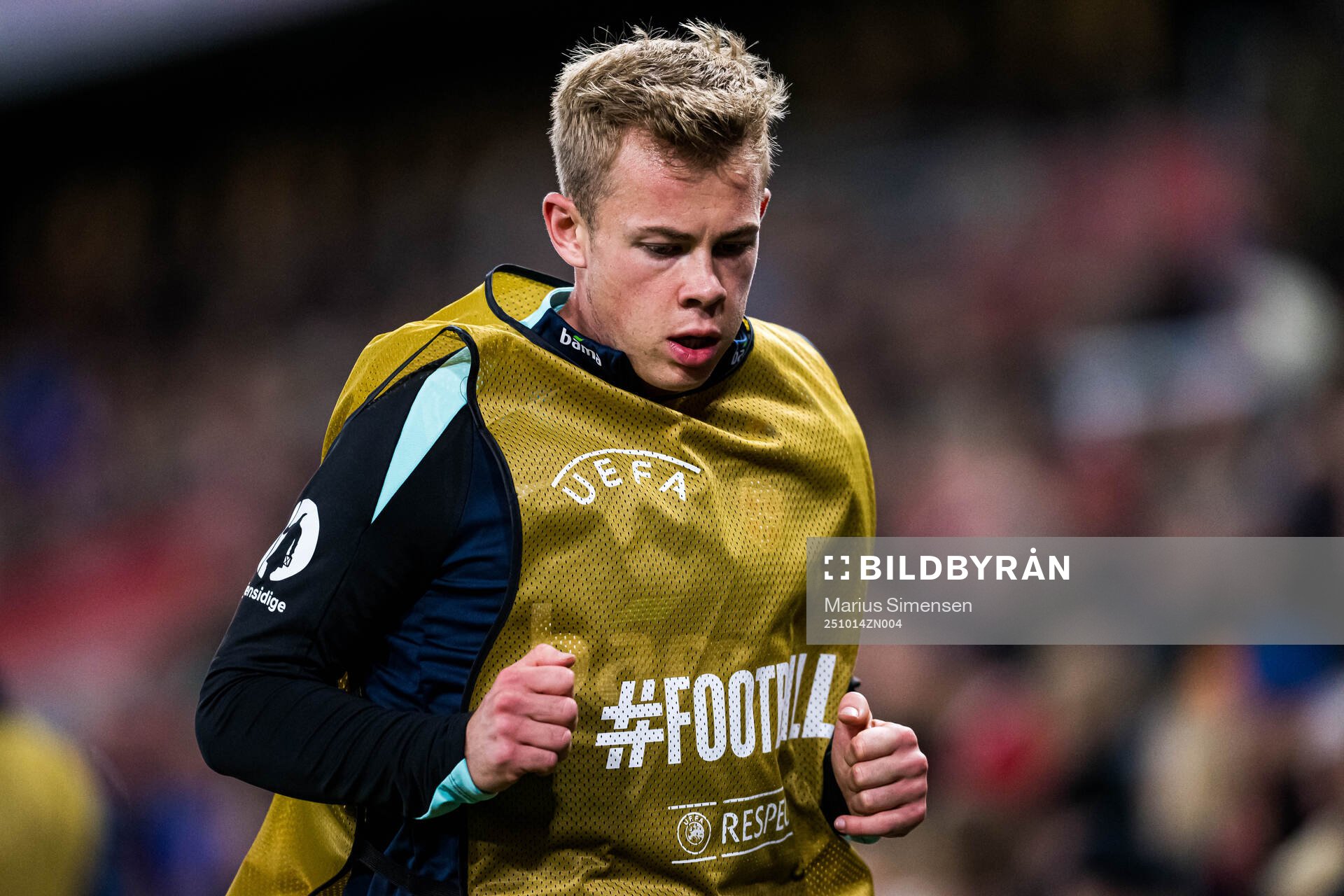 Aune Selland Heggebø of Norway warms up