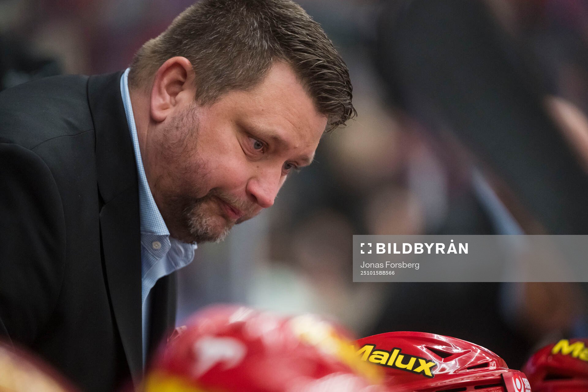 Modos tränare Mattias Karlin