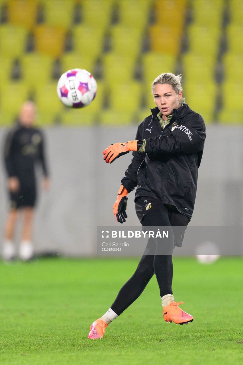 Goalkeeper Jennifer Falk