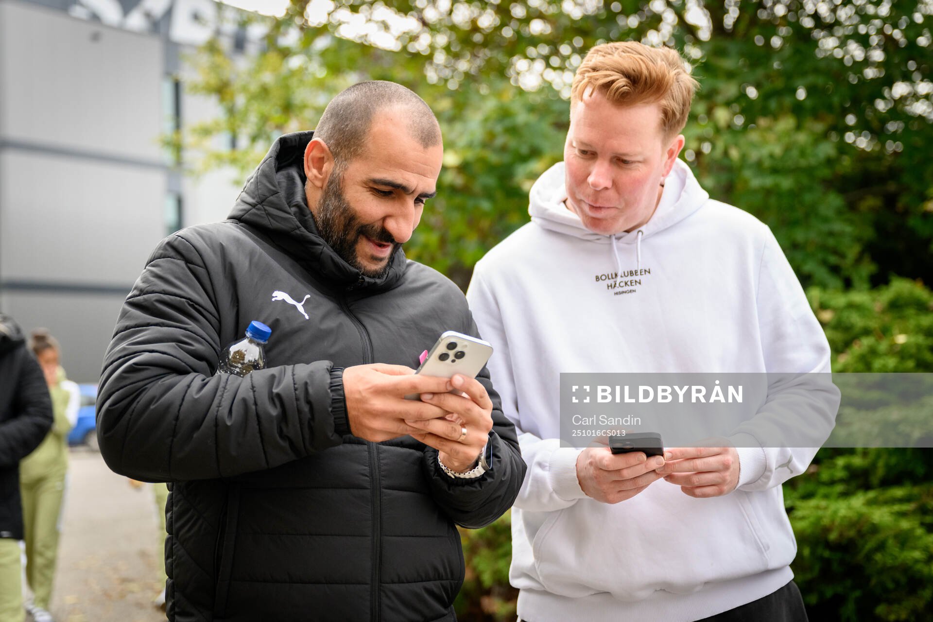 Coach Mak Lind and kit manager Fredrik Arnberg participate