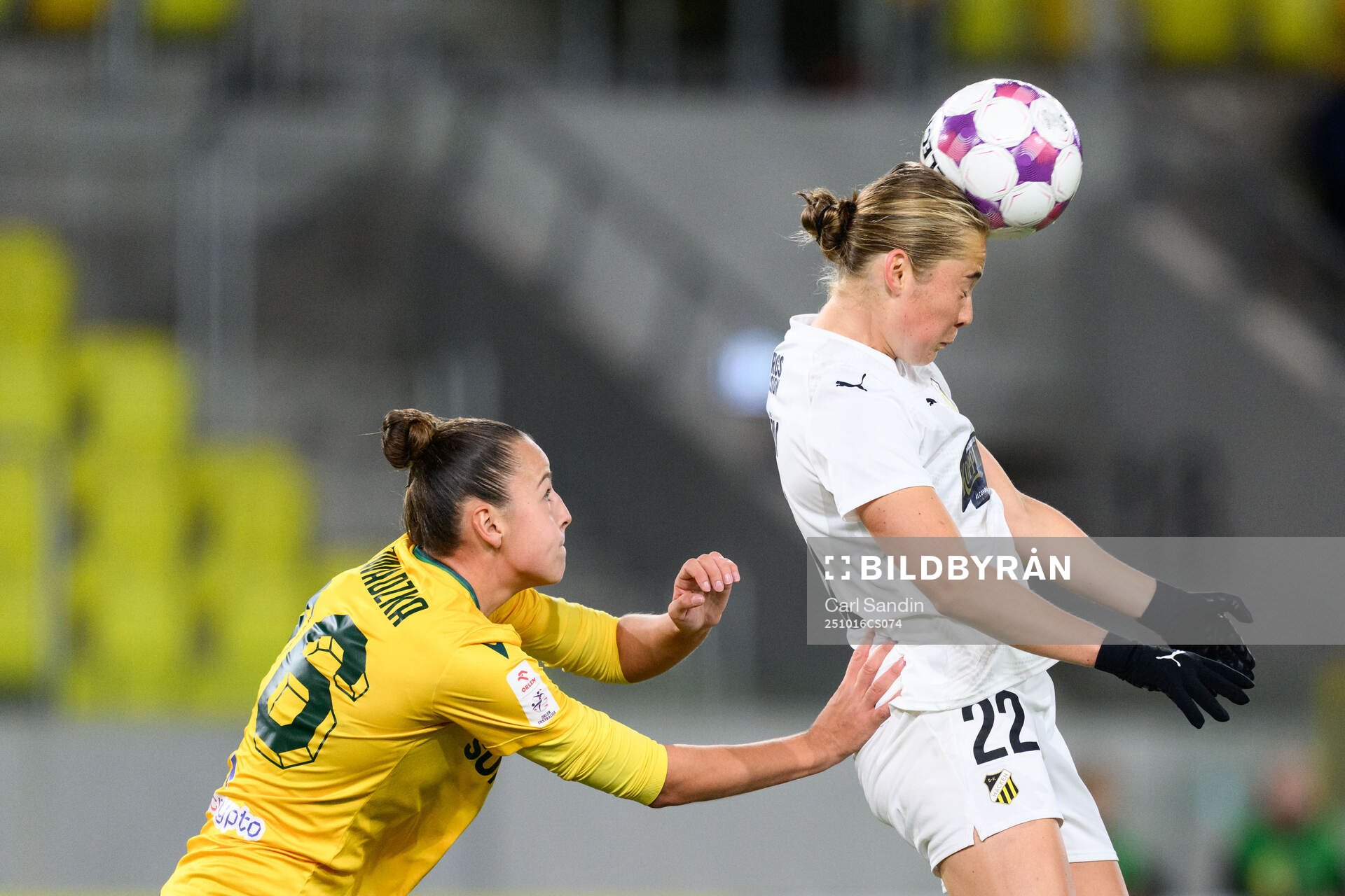 Marcjanna Zawadzka of Katowice and Paulina Nyström of