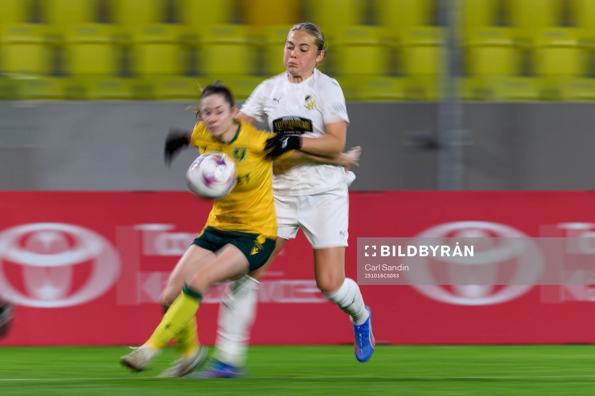 Jagoda Cyraniak of Katowice and Paulina Nyström of Häcken