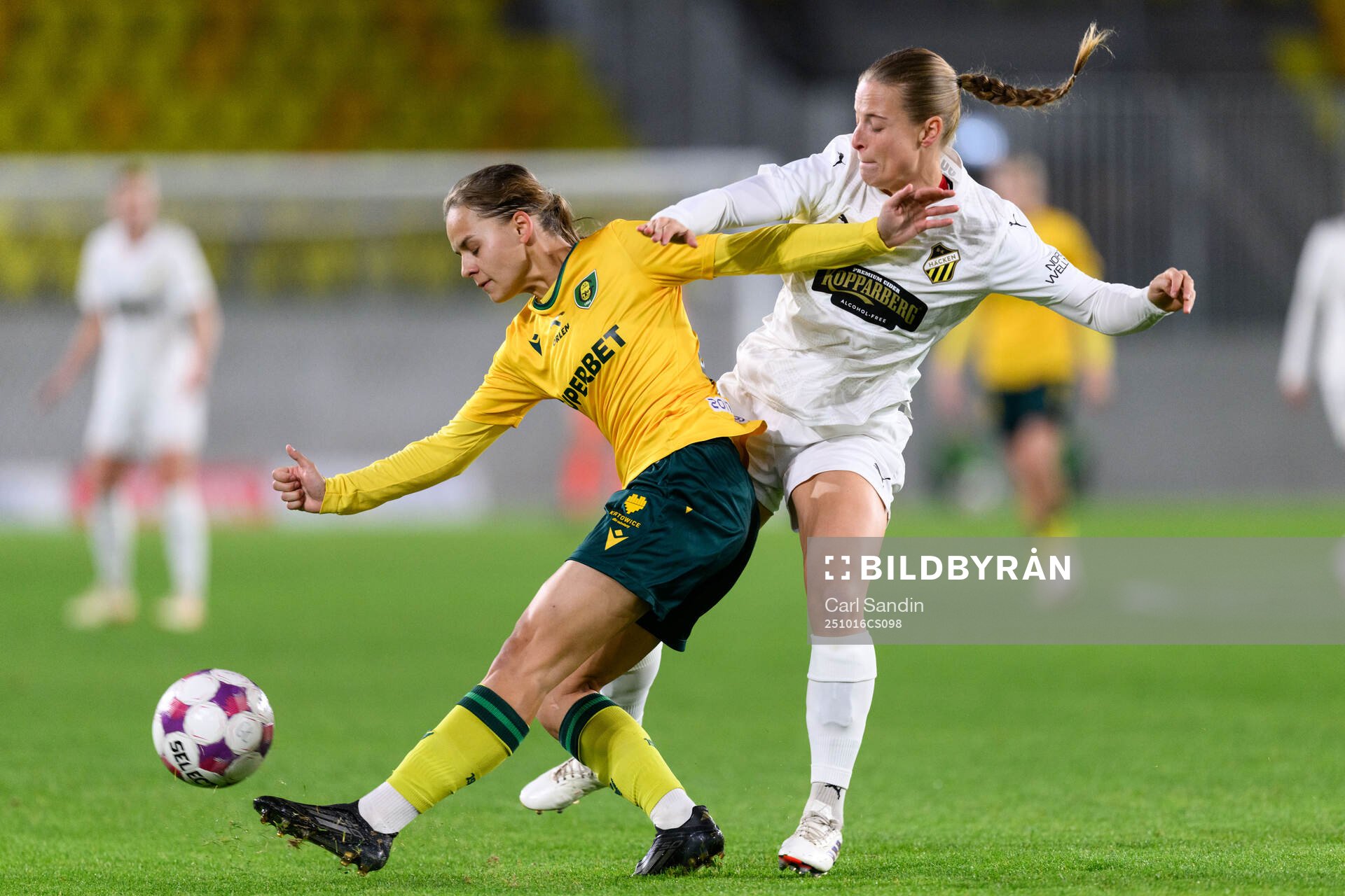 Aleksandra Posiewka of Katowice and Anna Anvegård of
