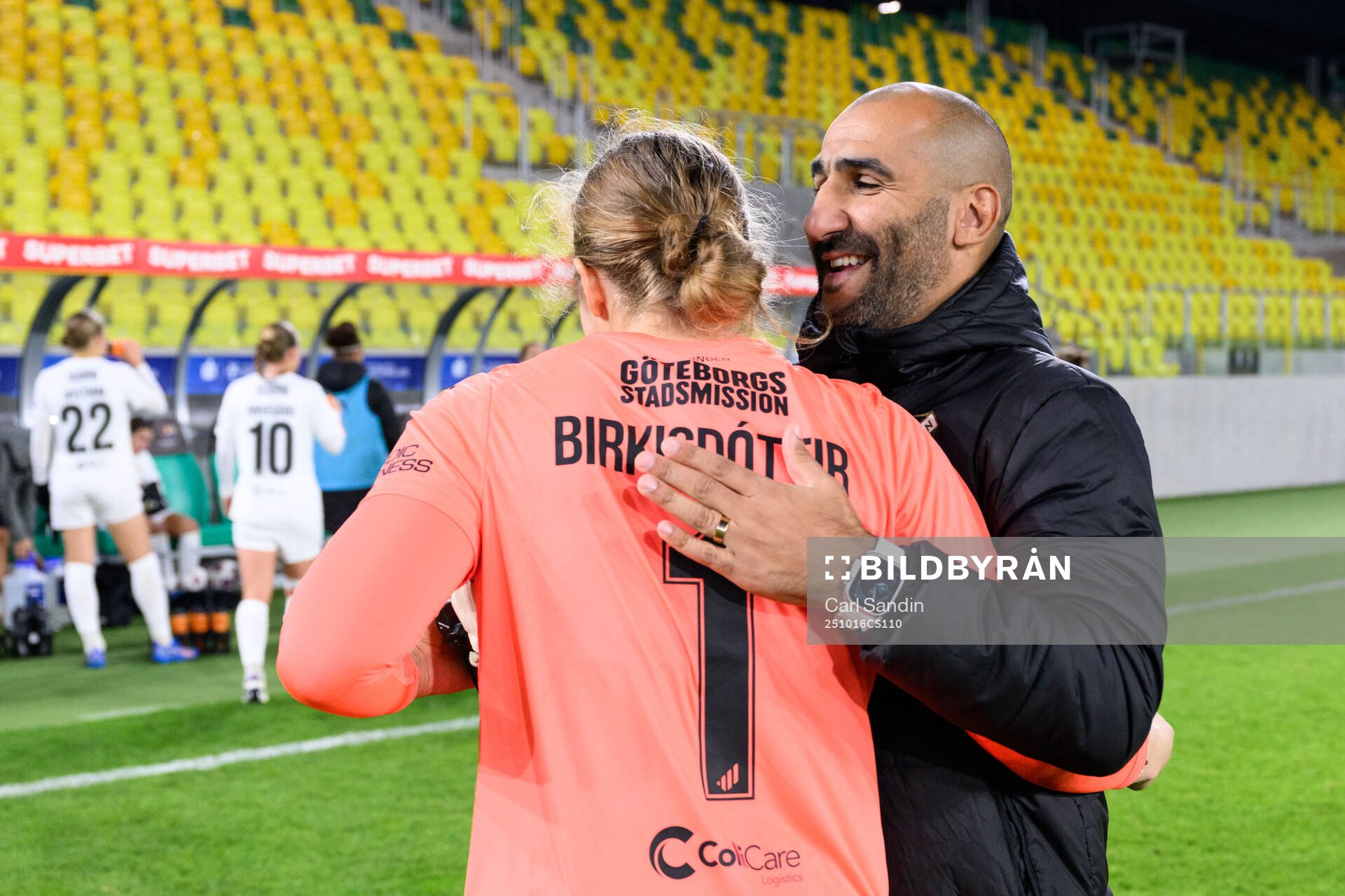 Goalkeeper Fanney Birkisdottir and head coach Mak Lind of