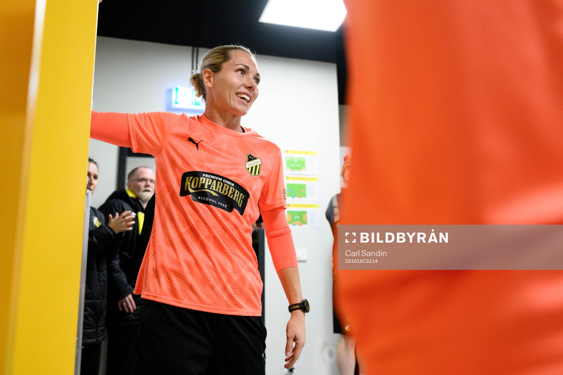 goalkeeper Jennifer Falk of Häcken celebrates