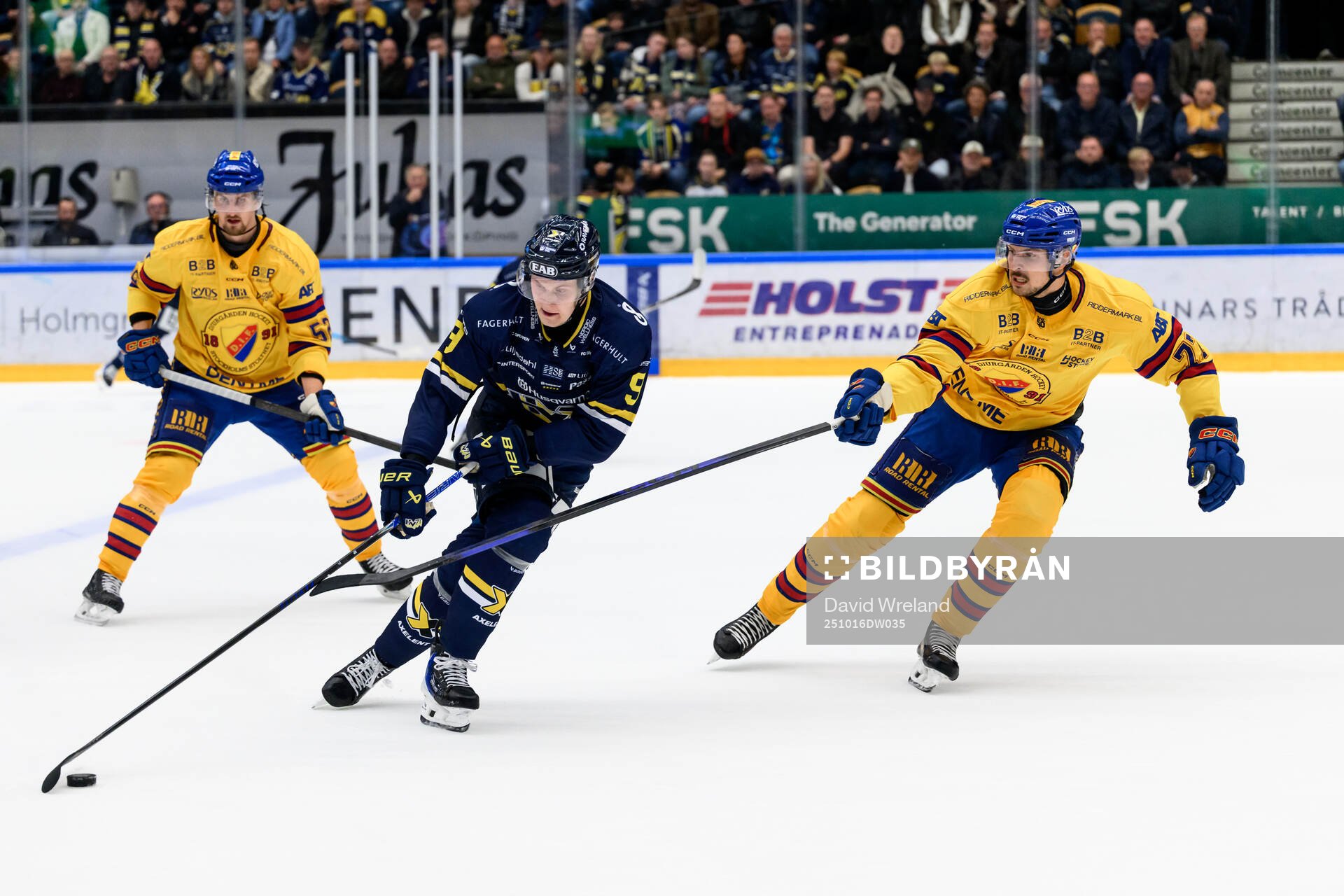 HV71s Hugo Pettersson och Djurgårdens Valtteri Pulli