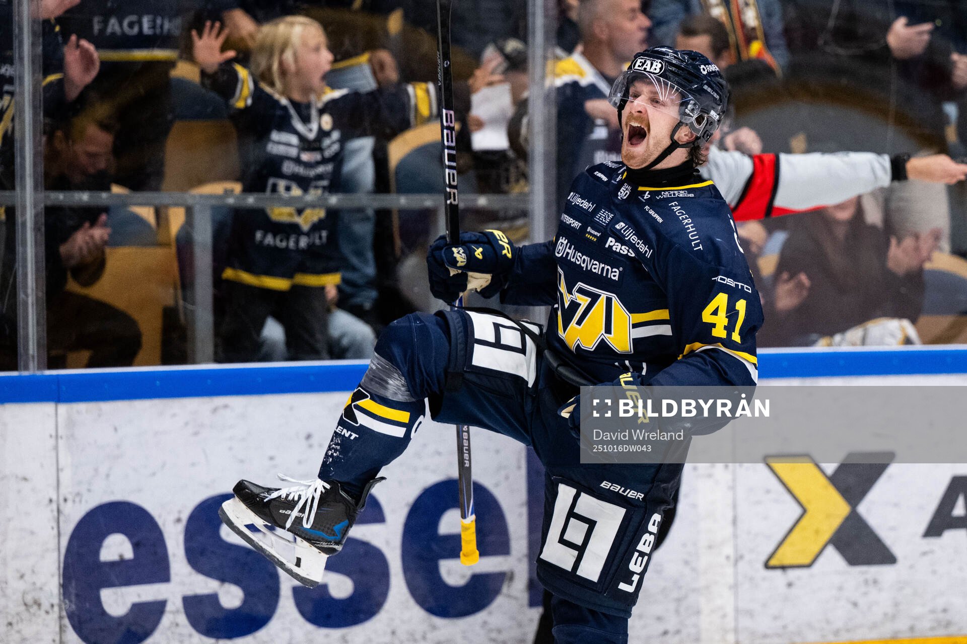 HV71s Riley Woods jublar