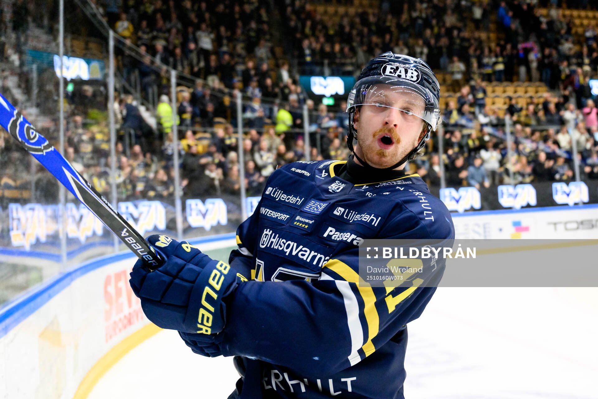 HV71s Riley Woods jublar