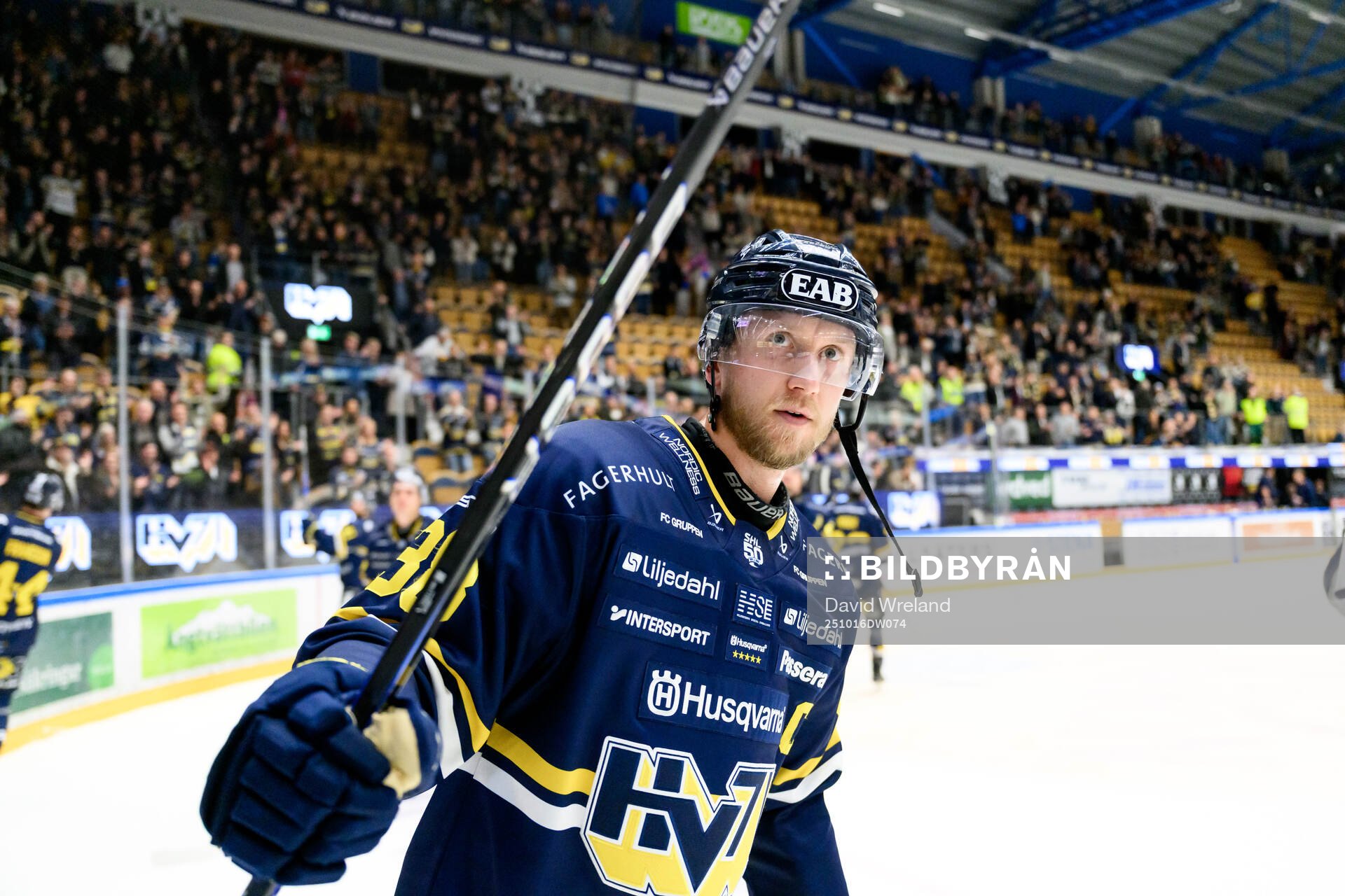 HV71s Olle Alsing jublar