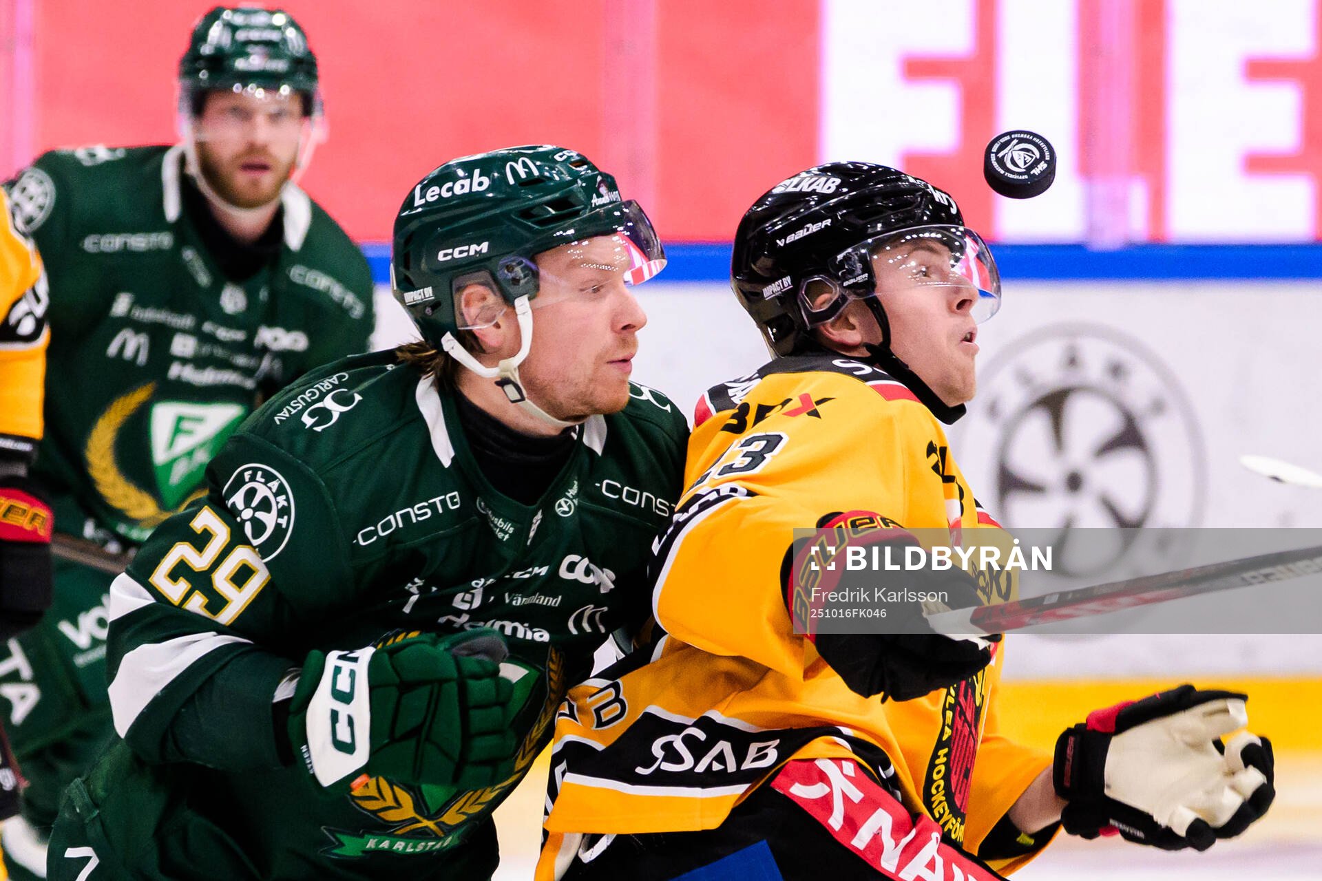 Färjestads Oskar Steen och Luleås Jesper Sellgren