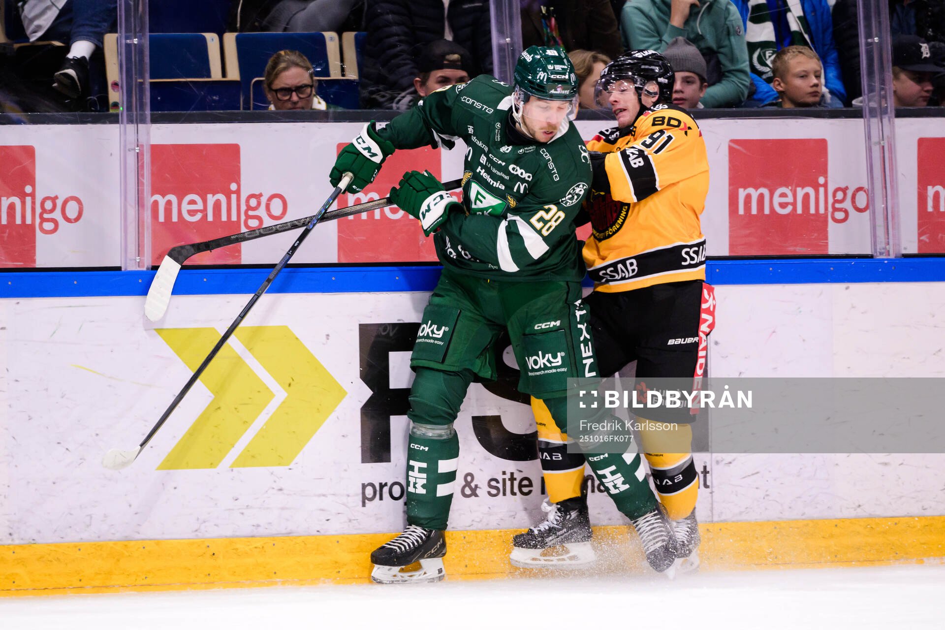 Färjestads Emil Alba och Luleås Brian O'Neill