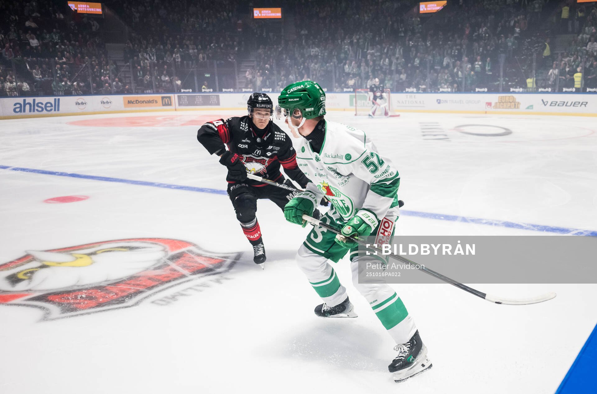 Malmö Redhawks Martin Schreiber och Rögles Felix Nilsson