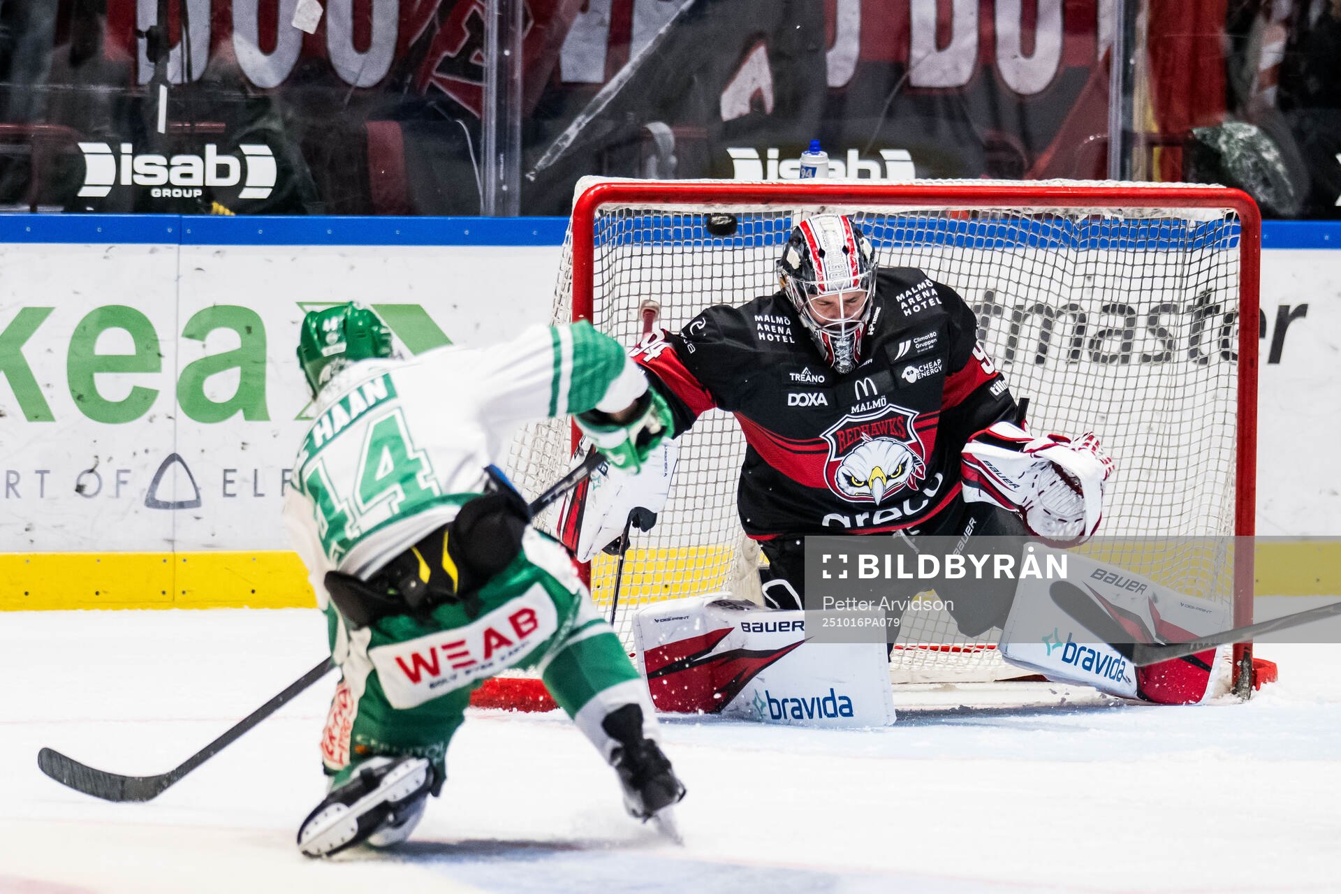 Rögles Calvin De Haan gör mål på Malmö Redhawks