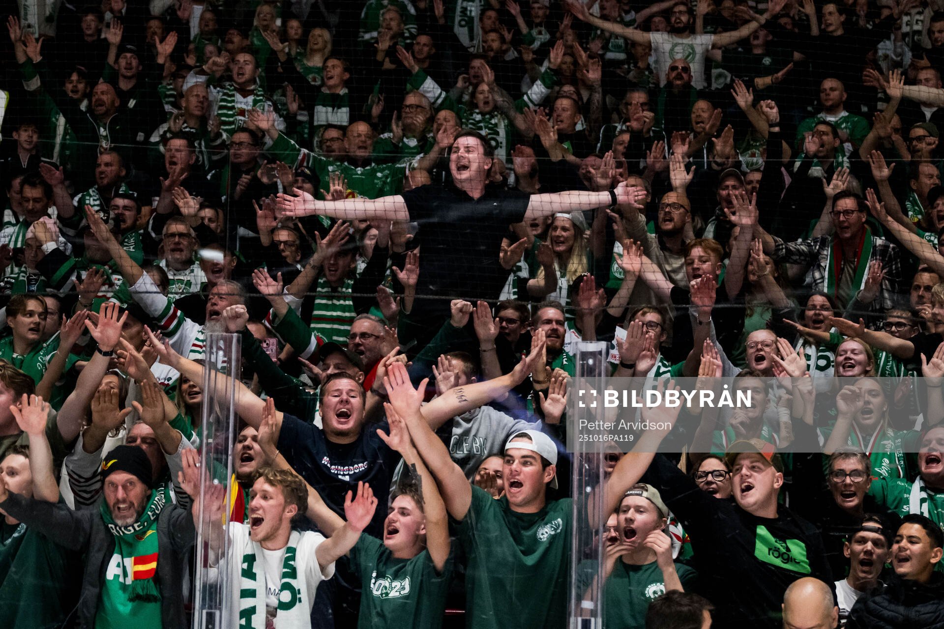 Rögles supportrar jublar