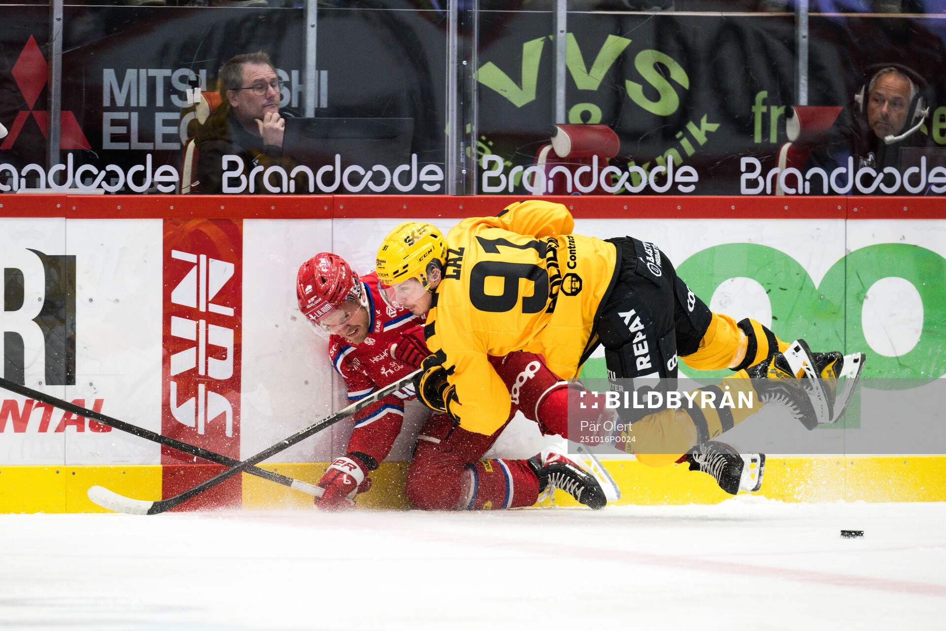 Timrås Linus Nässén och Skellefteås Victor Laz