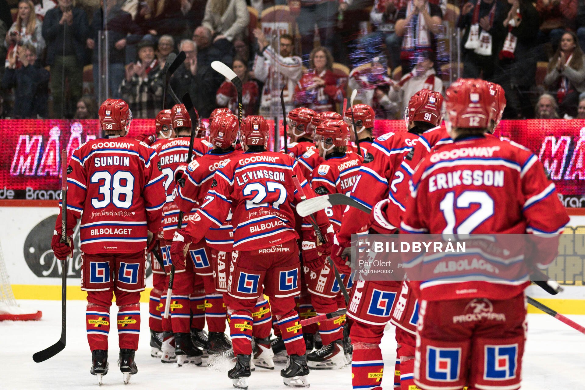 Timrås spelare jublar