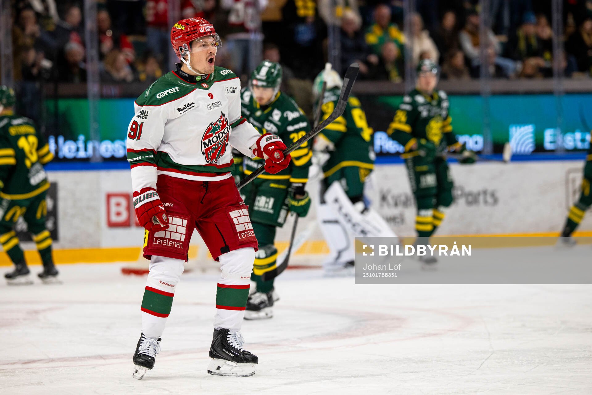 Modos Linus Andersson jublar