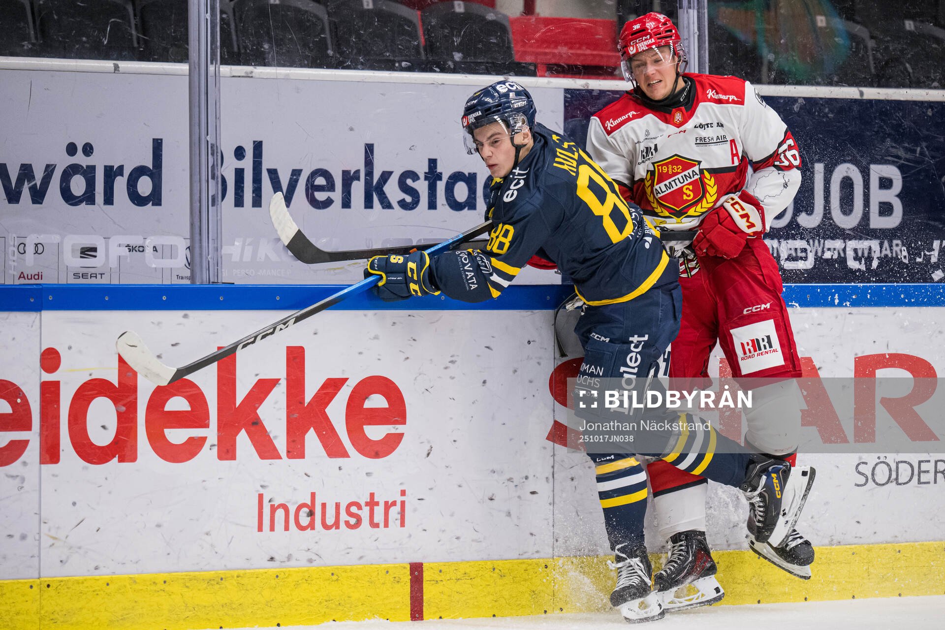 Södertäljes Filip Holst och Almtunas Leon Lerebäck