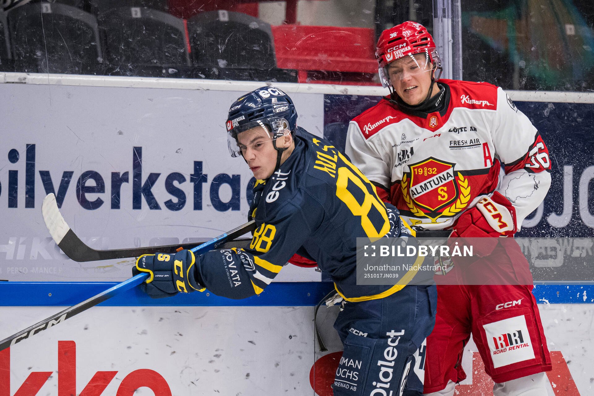 Södertäljes Filip Holst och Almtunas Leon Lerebäck