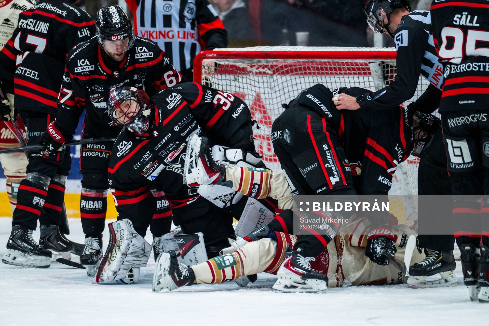 Nybros målvakt Alexander Hellnemo och Kalmars Elliot
